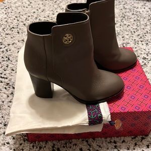 Tory Burch Junction ankle bootie Size 7.5